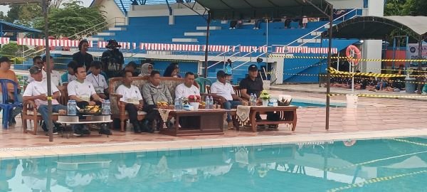 poto Ketua Akuatik Kaltim bersama Kadisporapar Paser dan Forkopimda dan Pengurus Akuatik Paser dalam kegiatan Bupati Open cup ke III